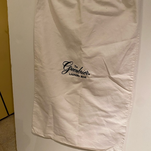 THE GREENBRIAR LAUNDRY BAG - Picture 4 of 7